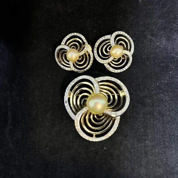 Crown Trifari Gold Tone Faux Pearl & Rhinestone Earrings & Brooch Set (3681) - Picture 1 of 8